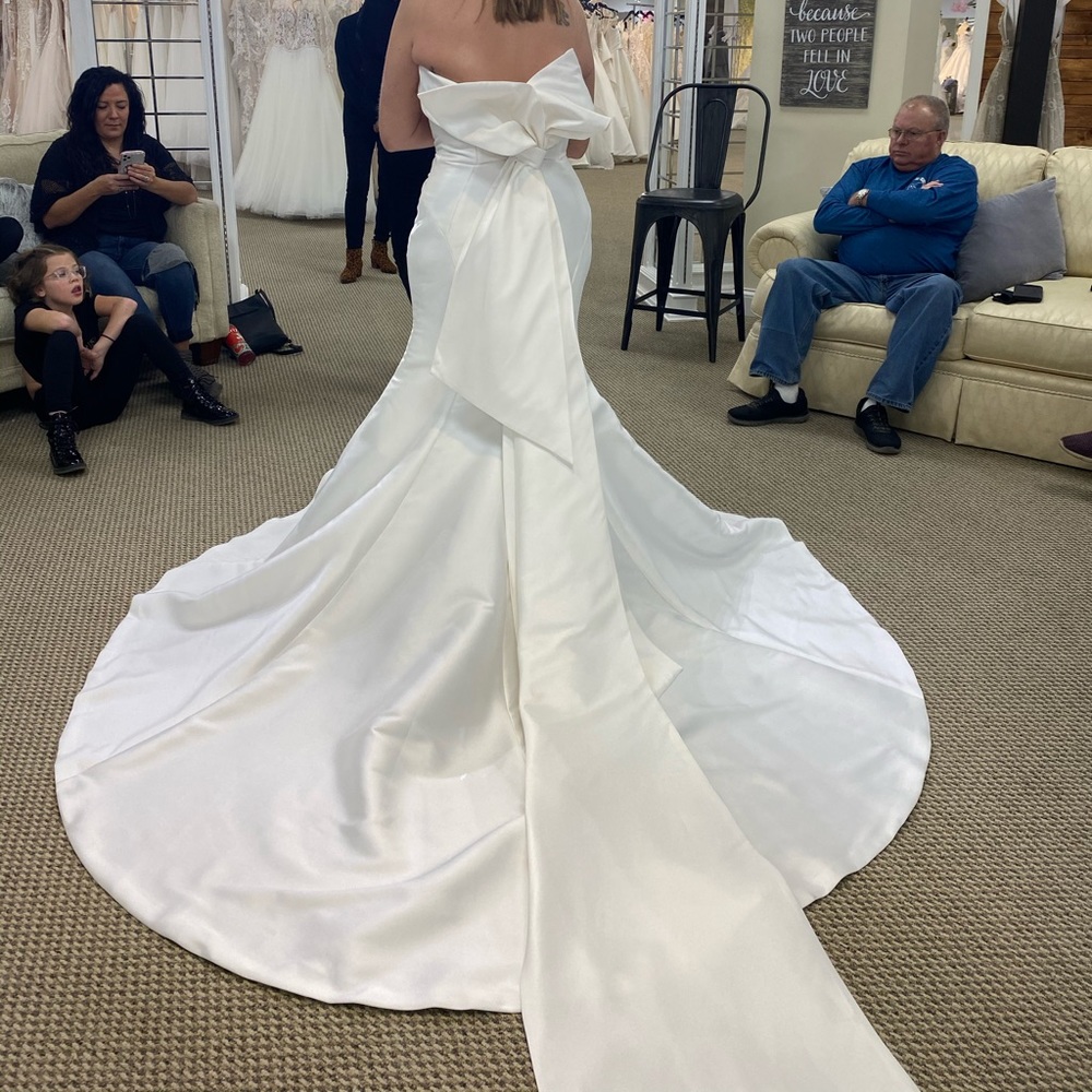 Size 8. Maggie Sotterro custom design wedding dress.